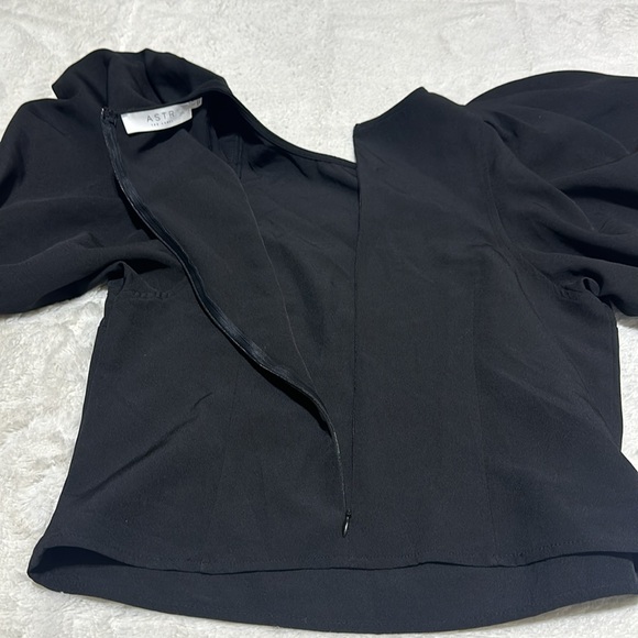 ASTR the label | size large | black bubble sleeve top - Picture 9 of 9
